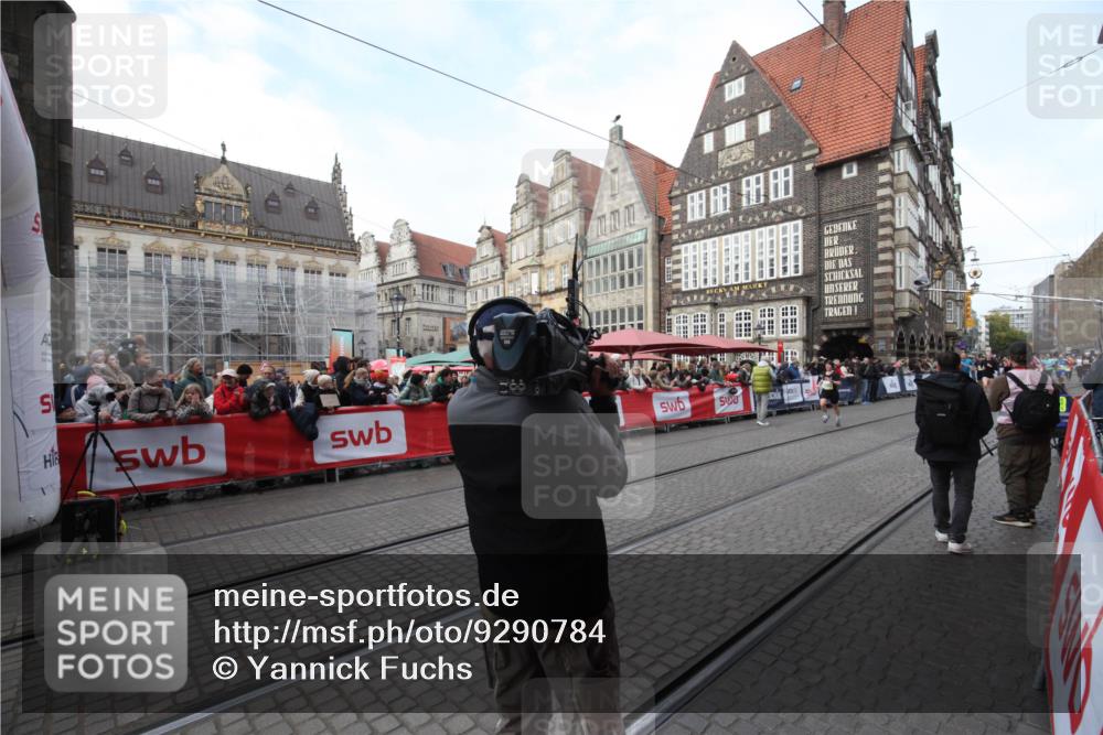 05.10.2025 - 20. swb-Marathon Bremen Yannick Fuchs http://msf.ph/oto/9290784 05.10.2025 10:50:43 Ziel 9578, 11062, 11451 meine-sportfotos.de