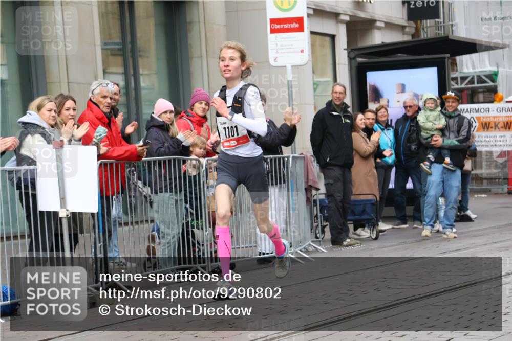 05.10.2025 - 20. swb-Marathon Bremen Strokosch-Dieckow http://msf.ph/oto/9290802 05.10.2025 12:37:15 Ziel 302, 1101, 302, 1101 meine-sportfotos.de