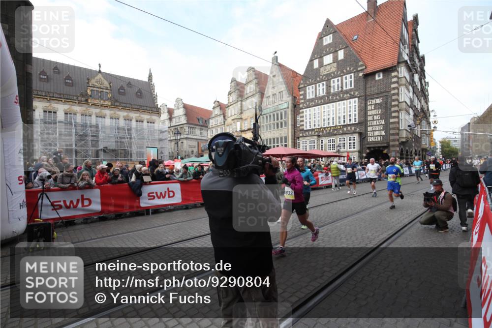 05.10.2025 - 20. swb-Marathon Bremen Yannick Fuchs http://msf.ph/oto/9290804 05.10.2025 10:50:49 Ziel 9230, 9251, 9277, 9658, 9742, 9832, 9888, 9969, 10043, 10279, 10479, 11451, 11543, 11661 meine-sportfotos.de