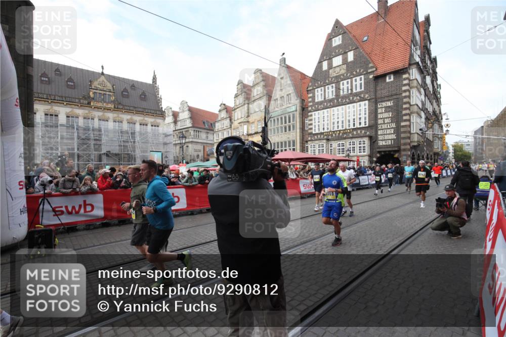 05.10.2025 - 20. swb-Marathon Bremen Yannick Fuchs http://msf.ph/oto/9290812 05.10.2025 10:50:50 Ziel 9230, 9251, 9277, 9658, 9715, 9742, 9832, 9888, 9969, 10043, 10279, 10479, 10689, 11543, 11661 meine-sportfotos.de