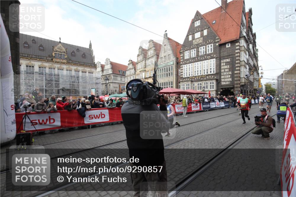 05.10.2025 - 20. swb-Marathon Bremen Yannick Fuchs http://msf.ph/oto/9290857 05.10.2025 10:50:57 Ziel 7733, 9399, 9966, 9975, 10029, 10224, 10227, 10534, 10698, 11220, 11311 meine-sportfotos.de