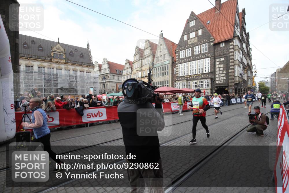 05.10.2025 - 20. swb-Marathon Bremen Yannick Fuchs http://msf.ph/oto/9290862 05.10.2025 10:50:58 Ziel 9399, 9966, 10029, 10227, 10534, 10698, 11220, 11311 meine-sportfotos.de