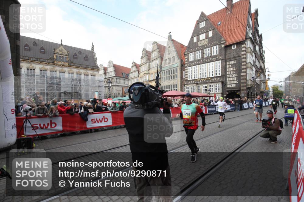 05.10.2025 - 20. swb-Marathon Bremen Yannick Fuchs http://msf.ph/oto/9290871 05.10.2025 10:50:59 Ziel 9399, 9966, 10029, 10227, 10534, 10698, 11061, 11220, 11311 meine-sportfotos.de