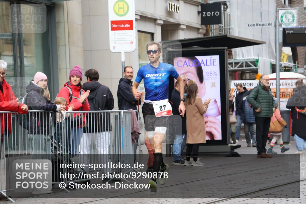 05.10.2025 - 20. swb-Marathon Bremen Strokosch-Dieckow http://msf.ph/oto/9290878 05.10.2025 12:37:53 Ziel 87, 87 meine-sportfotos.de