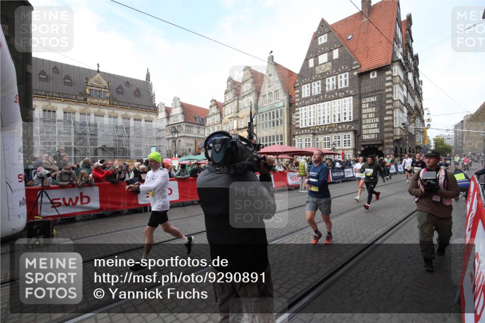 05.10.2025 - 20. swb-Marathon Bremen Yannick Fuchs http://msf.ph/oto/9290891 05.10.2025 10:51:01 Ziel 9199, 9399, 9630, 10029, 10227, 10254, 10534, 10698, 11061, 11311 meine-sportfotos.de