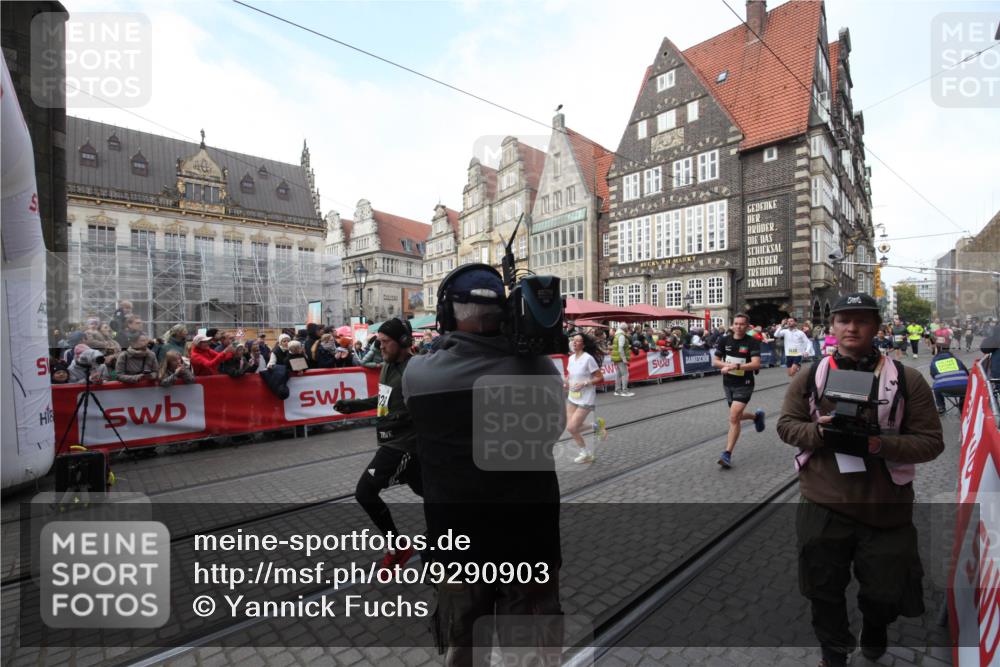 05.10.2025 - 20. swb-Marathon Bremen Yannick Fuchs http://msf.ph/oto/9290903 05.10.2025 10:51:02 Ziel 9199, 9630, 9663, 10029, 10227, 10254, 10534, 10698, 10743, 11061 meine-sportfotos.de