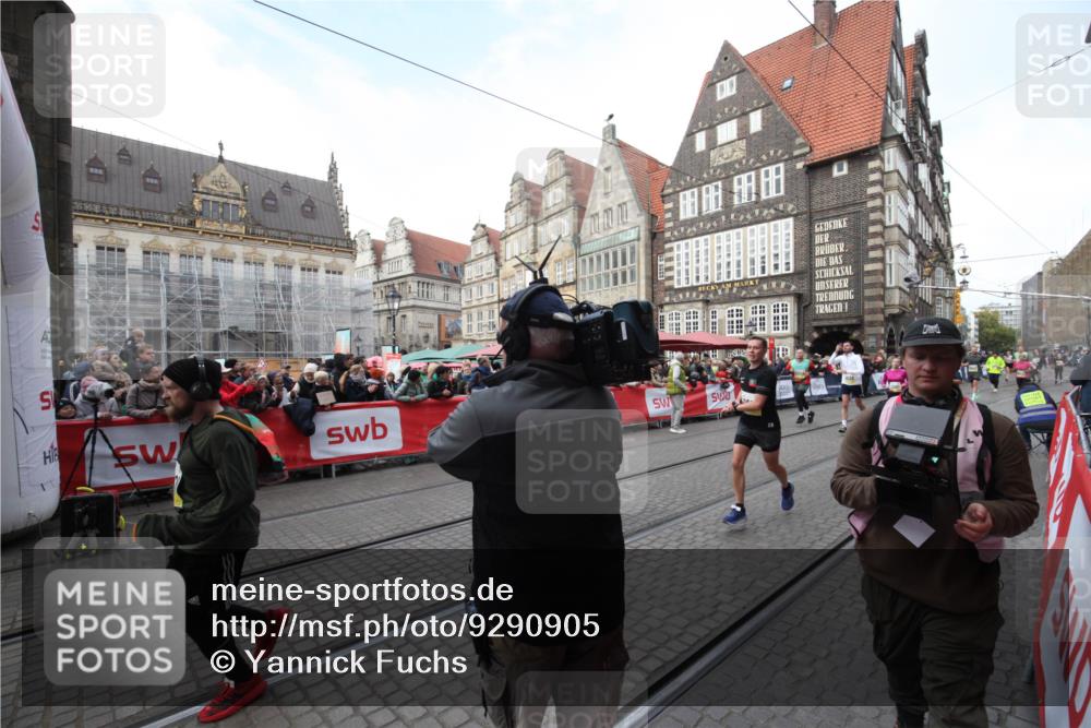 05.10.2025 - 20. swb-Marathon Bremen Yannick Fuchs http://msf.ph/oto/9290905 05.10.2025 10:51:02 Ziel 9199, 9630, 9663, 10029, 10227, 10254, 10534, 10698, 10743, 11061 meine-sportfotos.de