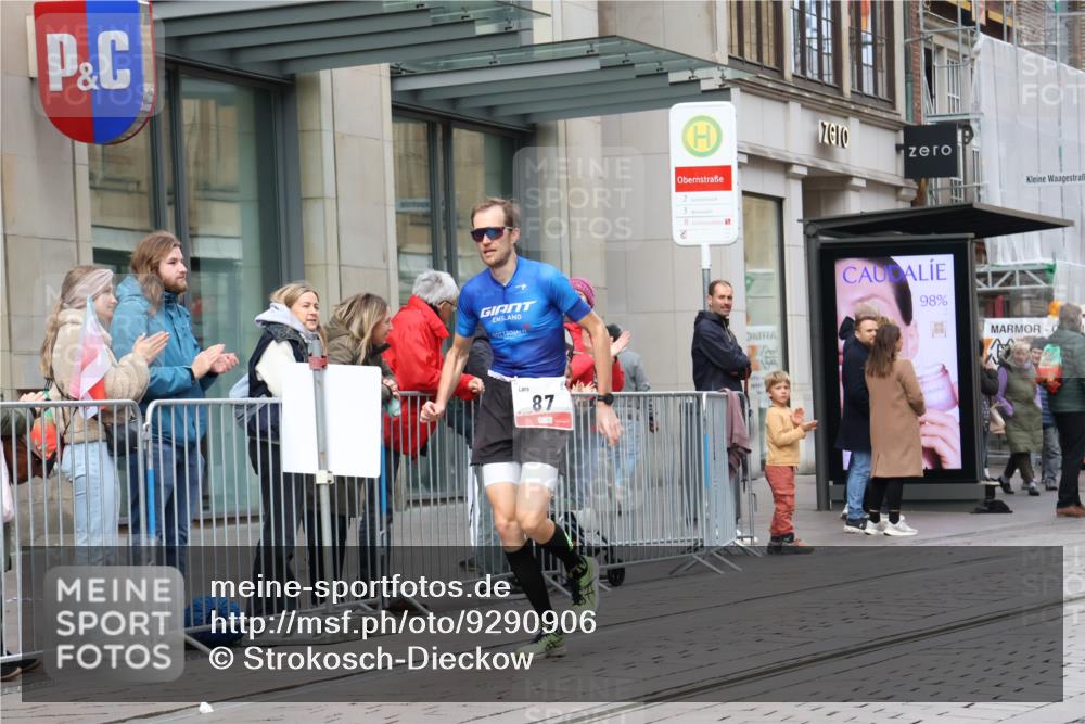 05.10.2025 - 20. swb-Marathon Bremen Strokosch-Dieckow http://msf.ph/oto/9290906 05.10.2025 12:37:54 Ziel 87, 87 meine-sportfotos.de