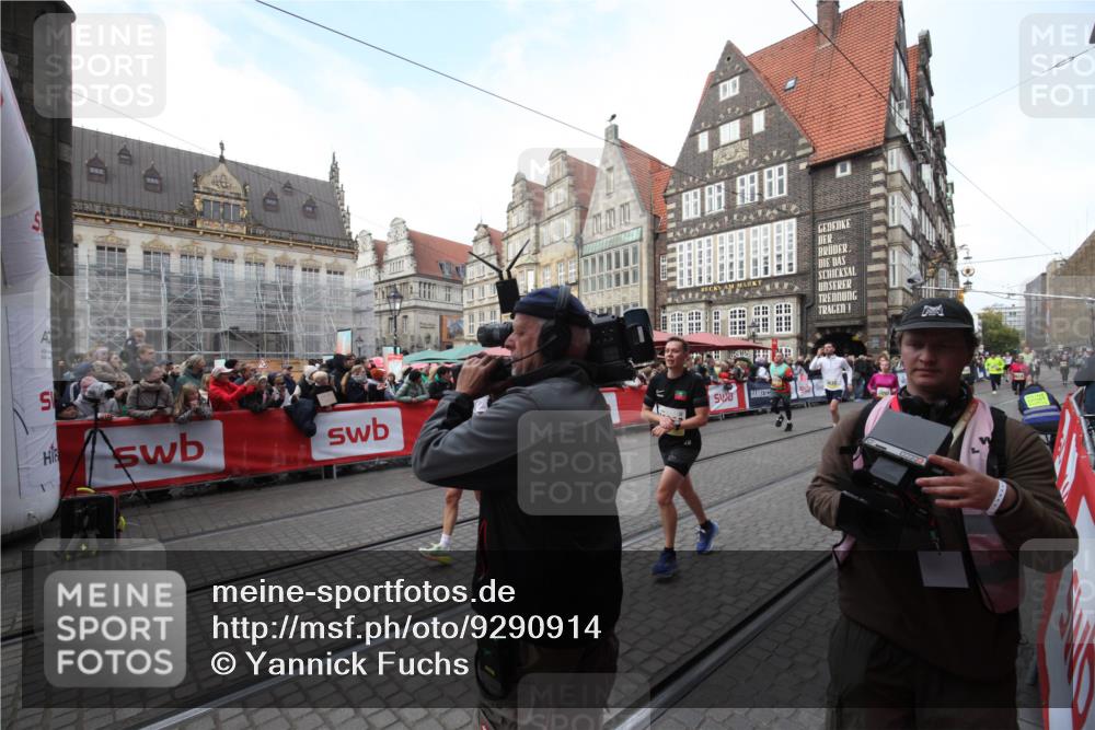 05.10.2025 - 20. swb-Marathon Bremen Yannick Fuchs http://msf.ph/oto/9290914 05.10.2025 10:51:03 Ziel 9199, 9425, 9630, 9663, 10254, 10378, 10534, 10698, 10743, 10932, 11061, 11391 meine-sportfotos.de
