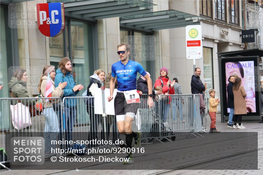 05.10.2025 - 20. swb-Marathon Bremen Strokosch-Dieckow http://msf.ph/oto/9290916 05.10.2025 12:37:54 Ziel 87, 87 meine-sportfotos.de