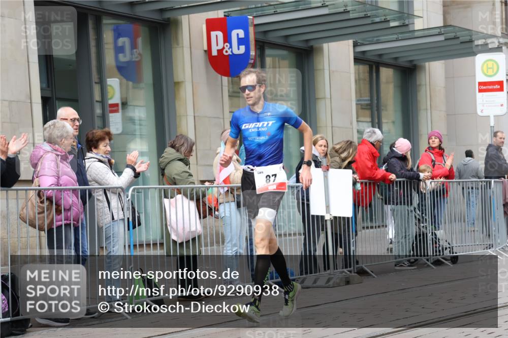05.10.2025 - 20. swb-Marathon Bremen Strokosch-Dieckow http://msf.ph/oto/9290938 05.10.2025 12:37:55 Ziel 87, 87 meine-sportfotos.de