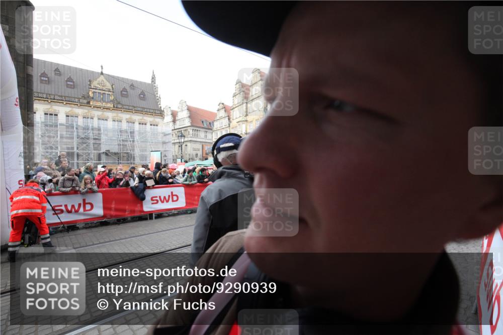 05.10.2025 - 20. swb-Marathon Bremen Yannick Fuchs http://msf.ph/oto/9290939 05.10.2025 10:51:07 Ziel 9256, 9287, 9416, 9425, 9663, 9894, 10206, 10226, 10378, 10669, 10743, 10932, 11279, 11391, 11573 meine-sportfotos.de