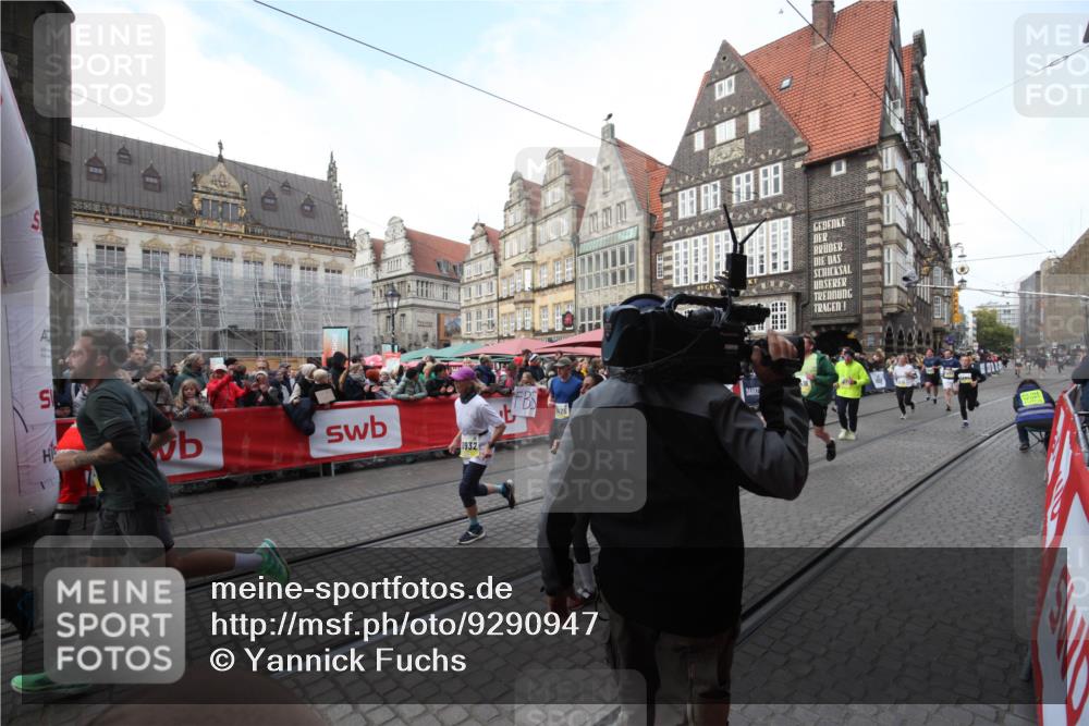 05.10.2025 - 20. swb-Marathon Bremen Yannick Fuchs http://msf.ph/oto/9290947 05.10.2025 10:51:08 Ziel 9256, 9287, 9416, 9425, 9663, 9894, 10206, 10226, 10378, 10669, 10743, 10932, 11279, 11391, 11573 meine-sportfotos.de