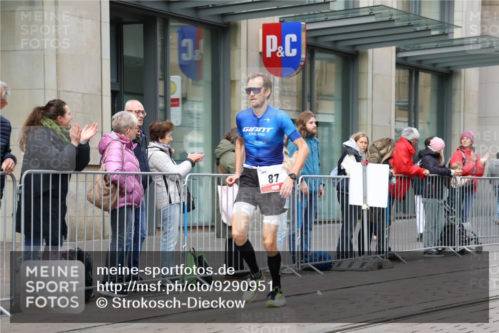 05.10.2025 - 20. swb-Marathon Bremen Strokosch-Dieckow http://msf.ph/oto/9290951 05.10.2025 12:37:55 Ziel 87, 87 meine-sportfotos.de