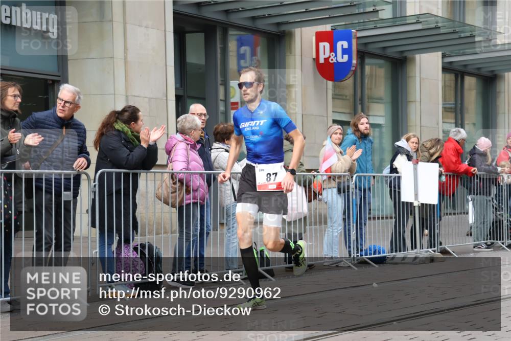 05.10.2025 - 20. swb-Marathon Bremen Strokosch-Dieckow http://msf.ph/oto/9290962 05.10.2025 12:37:55 Ziel 87, 87 meine-sportfotos.de