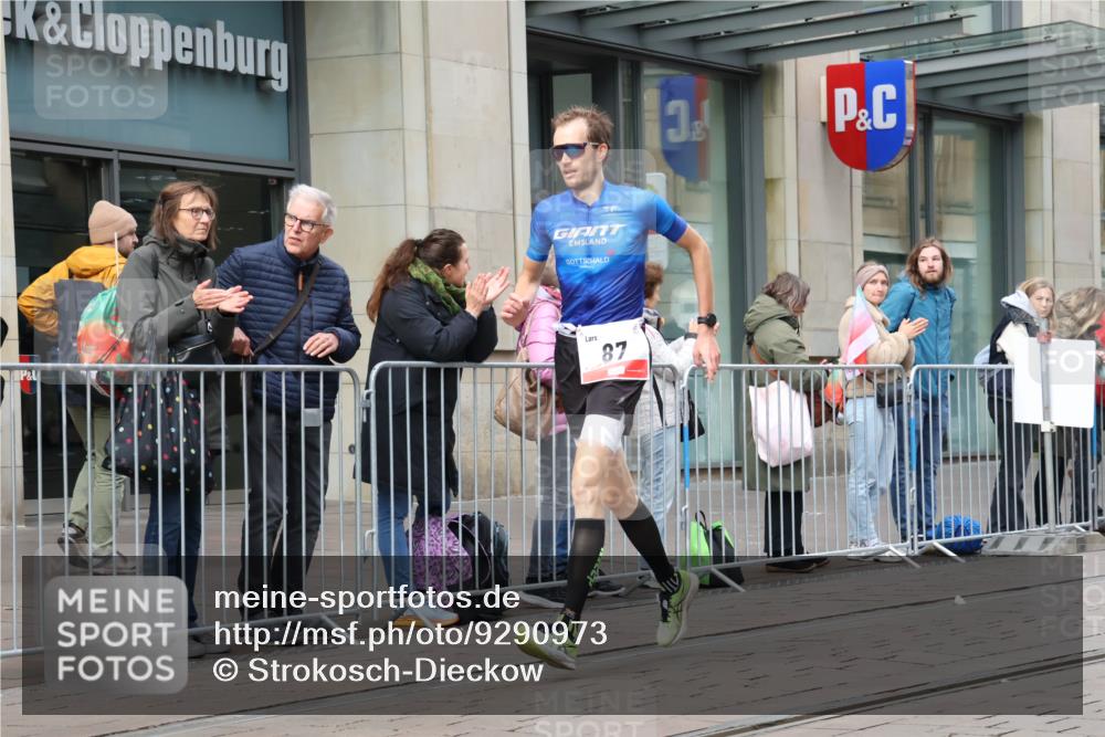 05.10.2025 - 20. swb-Marathon Bremen Strokosch-Dieckow http://msf.ph/oto/9290973 05.10.2025 12:37:56 Ziel 87, 87 meine-sportfotos.de