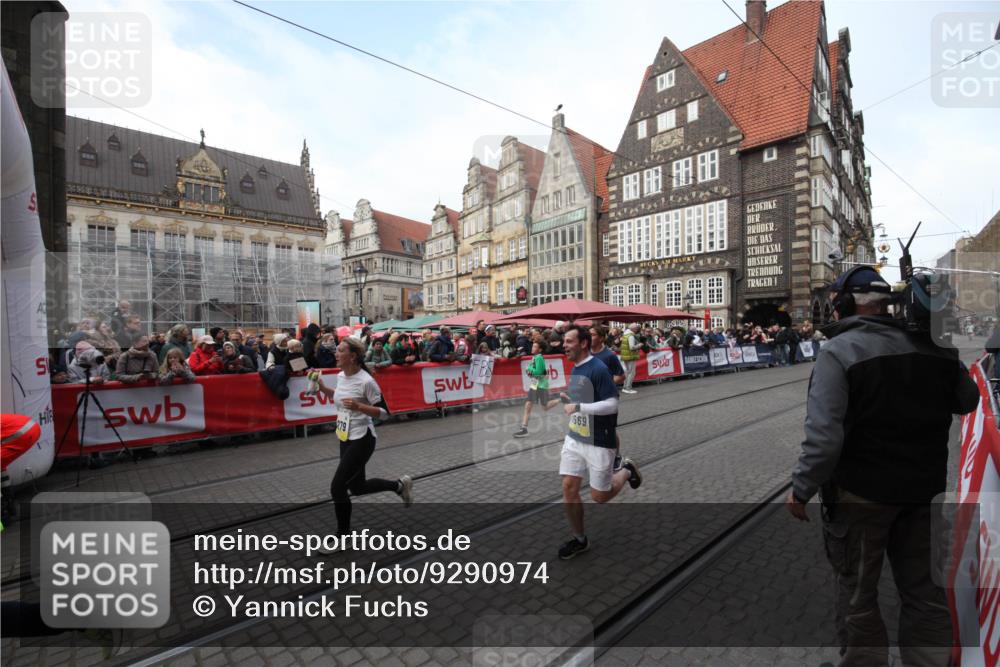 05.10.2025 - 20. swb-Marathon Bremen Yannick Fuchs http://msf.ph/oto/9290974 05.10.2025 10:51:11 Ziel 9256, 9287, 9894, 10206, 10669, 11279, 11573 meine-sportfotos.de