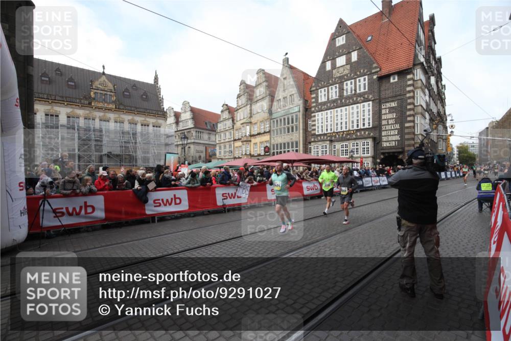 05.10.2025 - 20. swb-Marathon Bremen Yannick Fuchs http://msf.ph/oto/9291027 05.10.2025 10:51:44 Ziel 8333, 9259, 9268, 10716, 11484 meine-sportfotos.de
