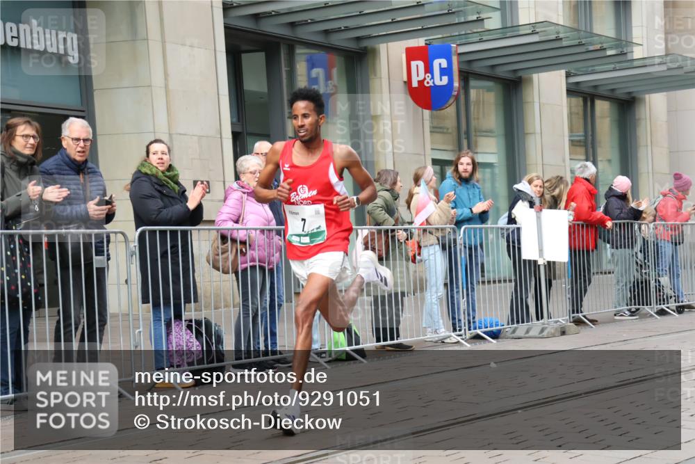 05.10.2025 - 20. swb-Marathon Bremen Strokosch-Dieckow http://msf.ph/oto/9291051 05.10.2025 12:38:28 Ziel 7, 117, 158, 1351, 7, 117, 158, 1351 meine-sportfotos.de