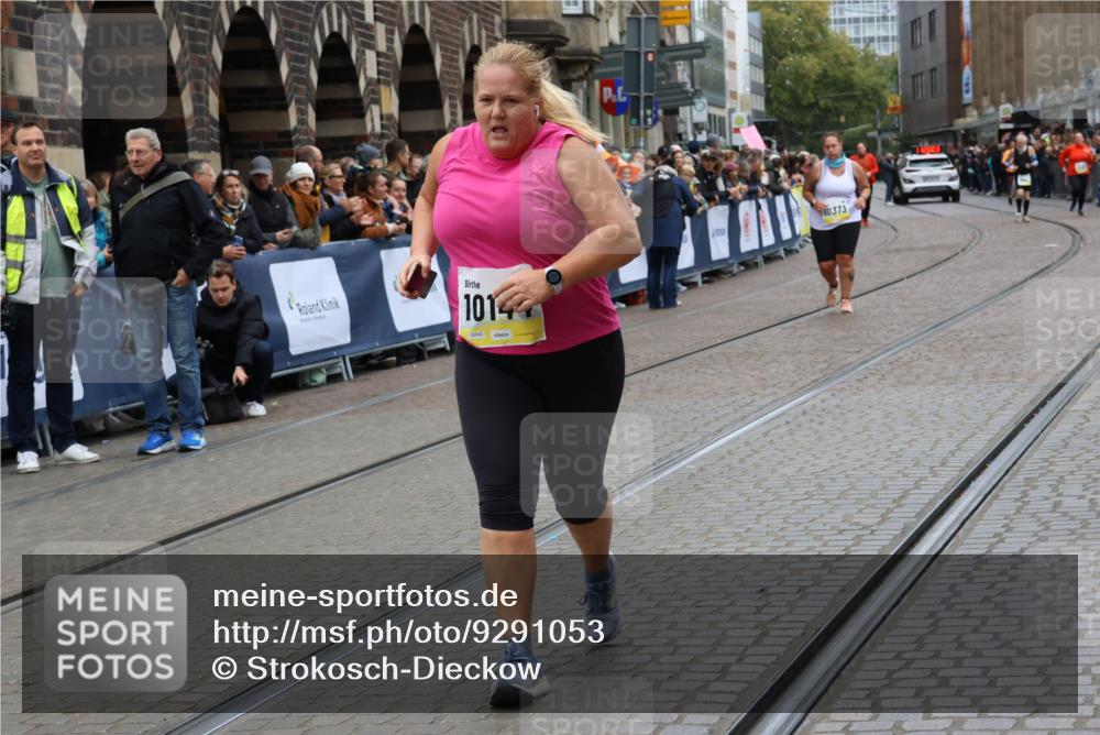 05.10.2025 - 20. swb-Marathon Bremen Strokosch-Dieckow http://msf.ph/oto/9291053 05.10.2025 11:26:03 Ziel 10144 meine-sportfotos.de