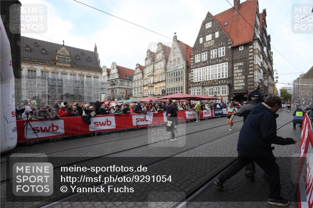 05.10.2025 - 20. swb-Marathon Bremen Yannick Fuchs http://msf.ph/oto/9291054 05.10.2025 10:51:48 Ziel 9259, 9506, 10436, 10968, 11689, 11696 meine-sportfotos.de