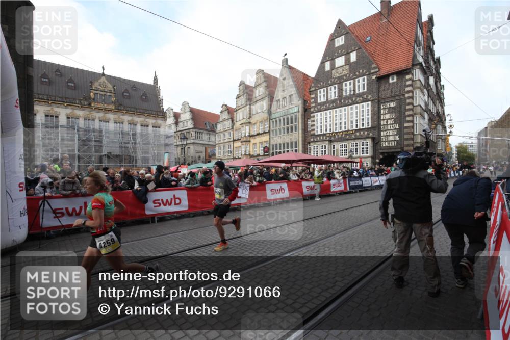 05.10.2025 - 20. swb-Marathon Bremen Yannick Fuchs http://msf.ph/oto/9291066 05.10.2025 10:51:50 Ziel 9004, 9259, 9506, 10436, 10968, 11361, 11689, 11696 meine-sportfotos.de