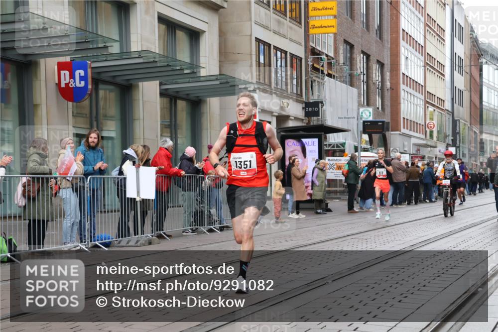 05.10.2025 - 20. swb-Marathon Bremen Strokosch-Dieckow http://msf.ph/oto/9291082 05.10.2025 12:38:33 Ziel 117, 158, 1351, 117, 158, 1351 meine-sportfotos.de