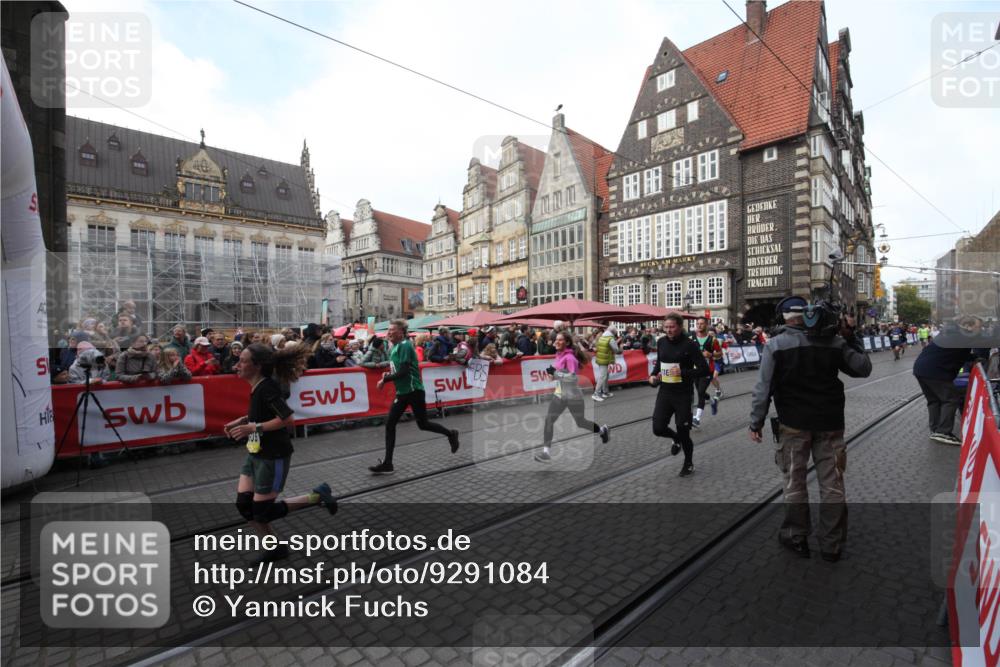 05.10.2025 - 20. swb-Marathon Bremen Yannick Fuchs http://msf.ph/oto/9291084 05.10.2025 10:51:53 Ziel 9004, 9506, 10968, 11361, 11689, 11696 meine-sportfotos.de