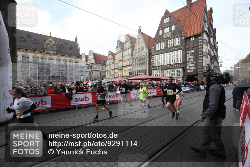 05.10.2025 - 20. swb-Marathon Bremen Yannick Fuchs http://msf.ph/oto/9291114 05.10.2025 10:52:03 Ziel 9683, 10380, 10581, 10625, 10817, 11136, 11273, 11325 meine-sportfotos.de