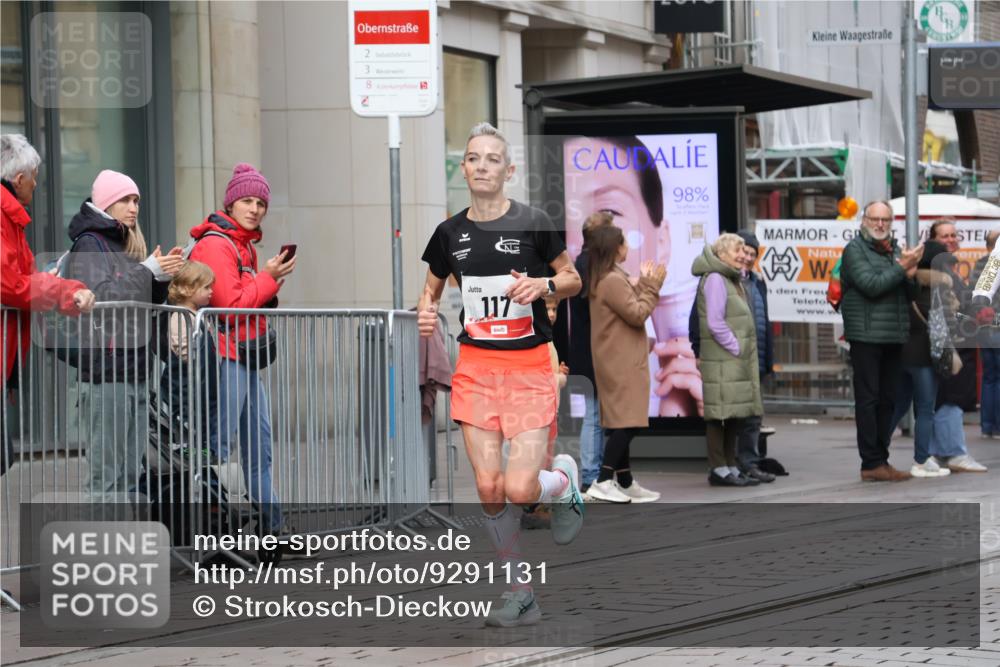 05.10.2025 - 20. swb-Marathon Bremen Strokosch-Dieckow http://msf.ph/oto/9291131 05.10.2025 12:38:35 Ziel 117, 158, 1351, 117, 158, 1351 meine-sportfotos.de