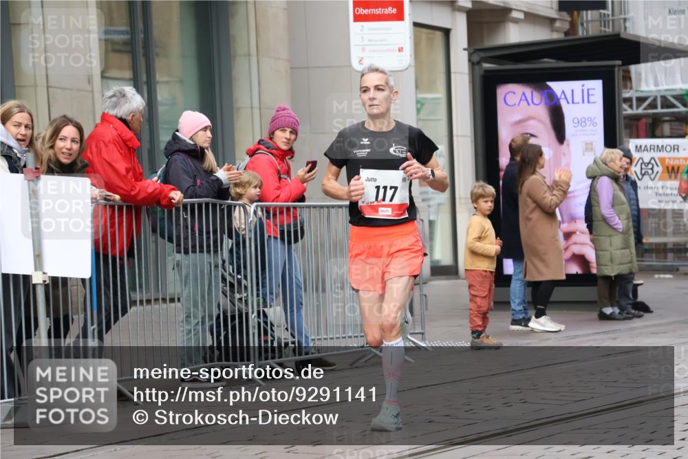 05.10.2025 - 20. swb-Marathon Bremen Strokosch-Dieckow http://msf.ph/oto/9291141 05.10.2025 12:38:36 Ziel 117, 158, 117, 158 meine-sportfotos.de