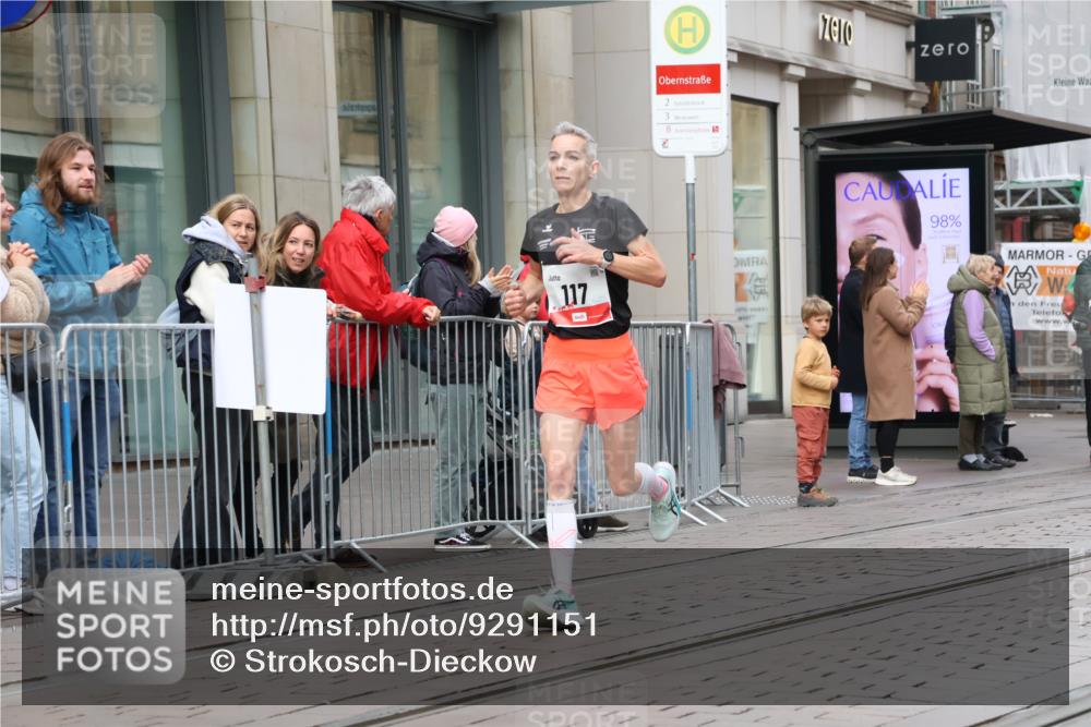 05.10.2025 - 20. swb-Marathon Bremen Strokosch-Dieckow http://msf.ph/oto/9291151 05.10.2025 12:38:36 Ziel 117, 158, 117, 158 meine-sportfotos.de