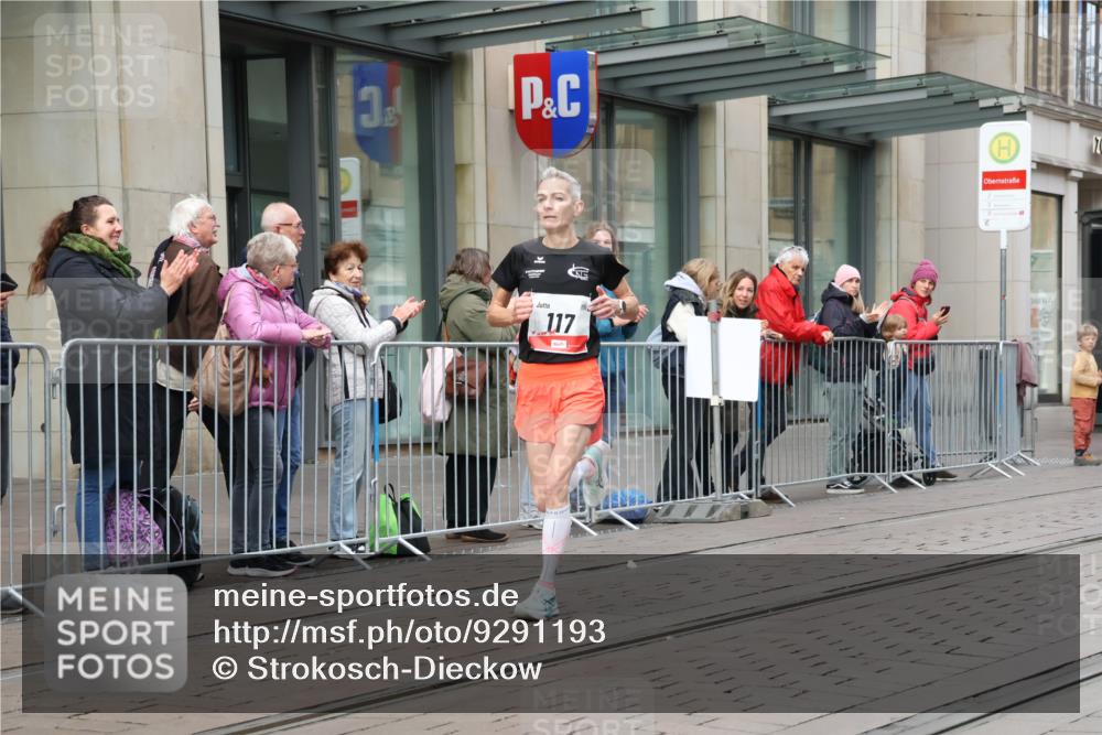 05.10.2025 - 20. swb-Marathon Bremen Strokosch-Dieckow http://msf.ph/oto/9291193 05.10.2025 12:38:37 Ziel 117, 158, 117, 158 meine-sportfotos.de