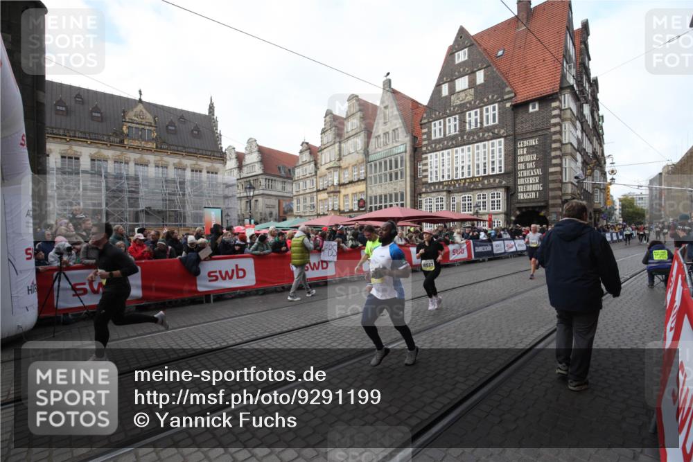 05.10.2025 - 20. swb-Marathon Bremen Yannick Fuchs http://msf.ph/oto/9291199 05.10.2025 10:52:28 Ziel 9172, 9584, 10241, 10507, 10719, 11528, 11665 meine-sportfotos.de