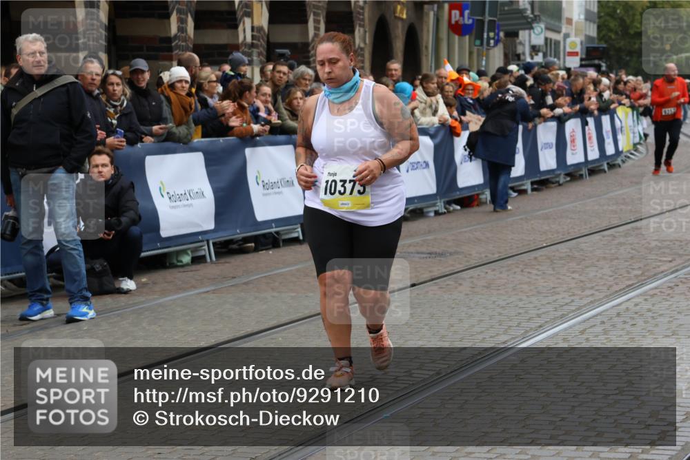 05.10.2025 - 20. swb-Marathon Bremen Strokosch-Dieckow http://msf.ph/oto/9291210 05.10.2025 11:26:10 Ziel 10373 meine-sportfotos.de