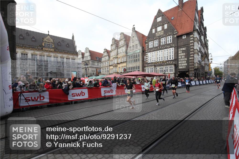 05.10.2025 - 20. swb-Marathon Bremen Yannick Fuchs http://msf.ph/oto/9291237 05.10.2025 10:52:36 Ziel 8888, 9439, 9903, 10327, 10388, 10608, 11283, 11387, 11413 meine-sportfotos.de