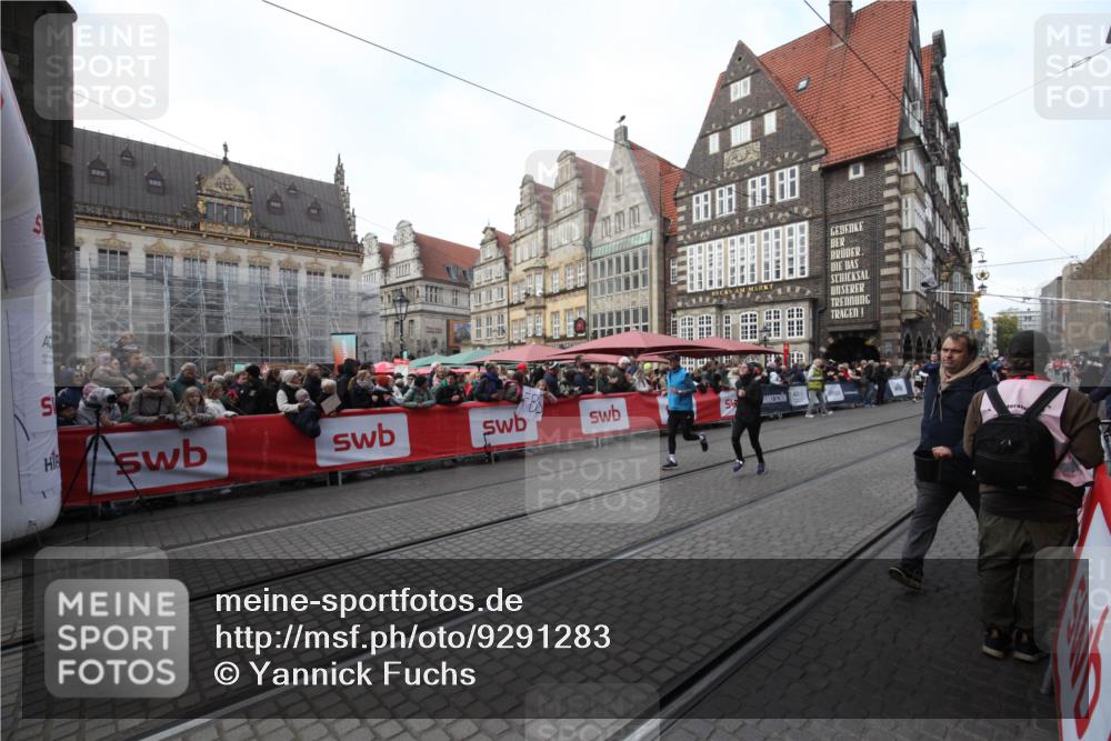 05.10.2025 - 20. swb-Marathon Bremen Yannick Fuchs http://msf.ph/oto/9291283 05.10.2025 10:52:49 Ziel 9214, 9581, 10833, 11012, 11382, 11417, 11587 meine-sportfotos.de