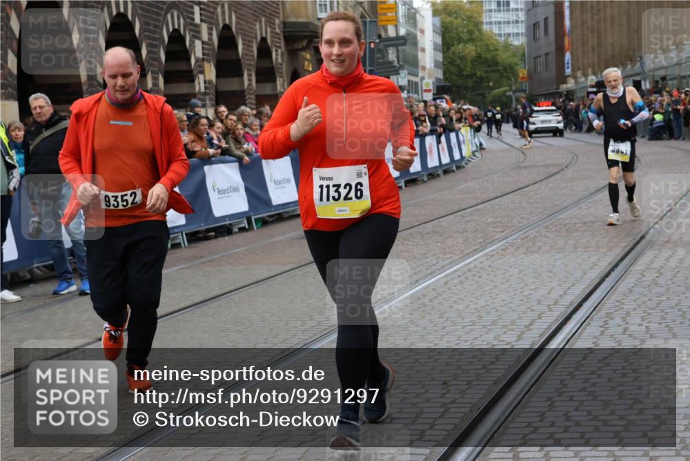 05.10.2025 - 20. swb-Marathon Bremen Strokosch-Dieckow http://msf.ph/oto/9291297 05.10.2025 11:26:22 Ziel 9352, 11326 meine-sportfotos.de