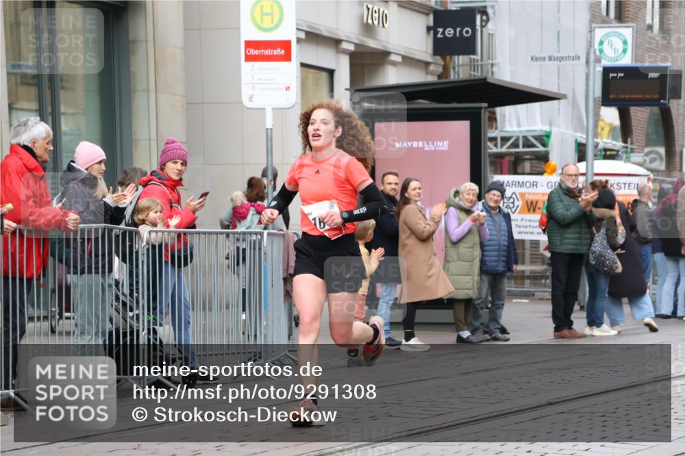 05.10.2025 - 20. swb-Marathon Bremen Strokosch-Dieckow http://msf.ph/oto/9291308 05.10.2025 12:39:02 Ziel 16, 16 meine-sportfotos.de