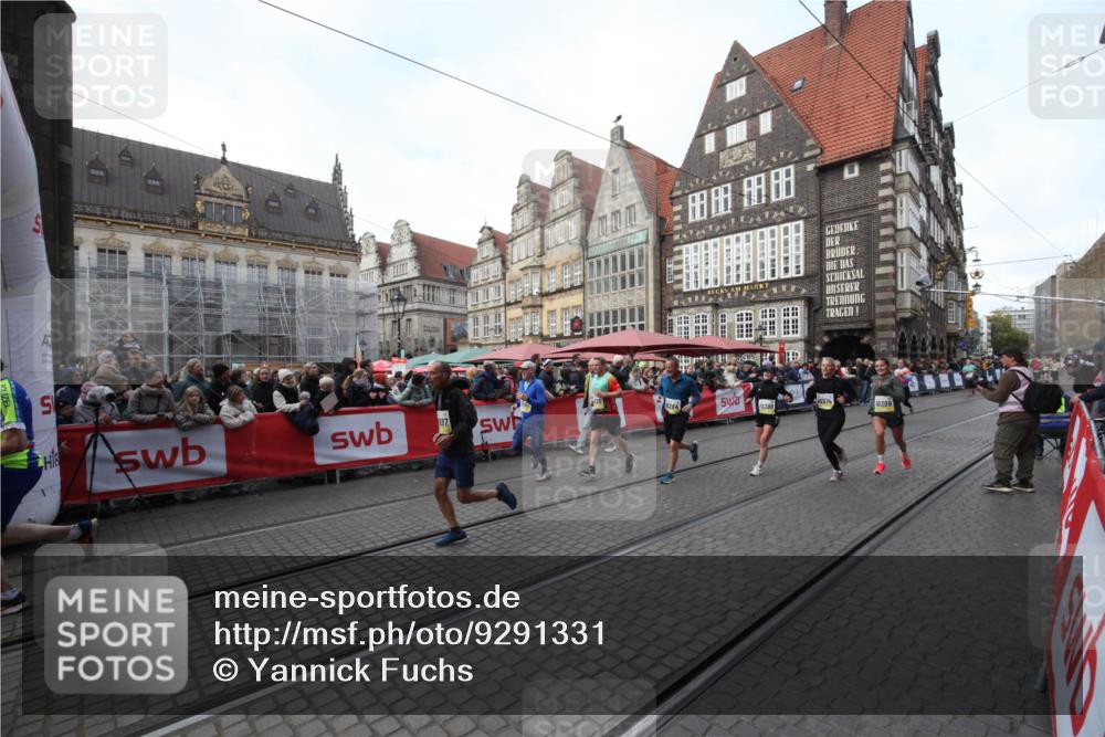 05.10.2025 - 20. swb-Marathon Bremen Yannick Fuchs http://msf.ph/oto/9291331 05.10.2025 10:52:55 Ziel 9214, 9284, 9501, 9830, 9985, 10308, 10309, 10514, 10997 meine-sportfotos.de