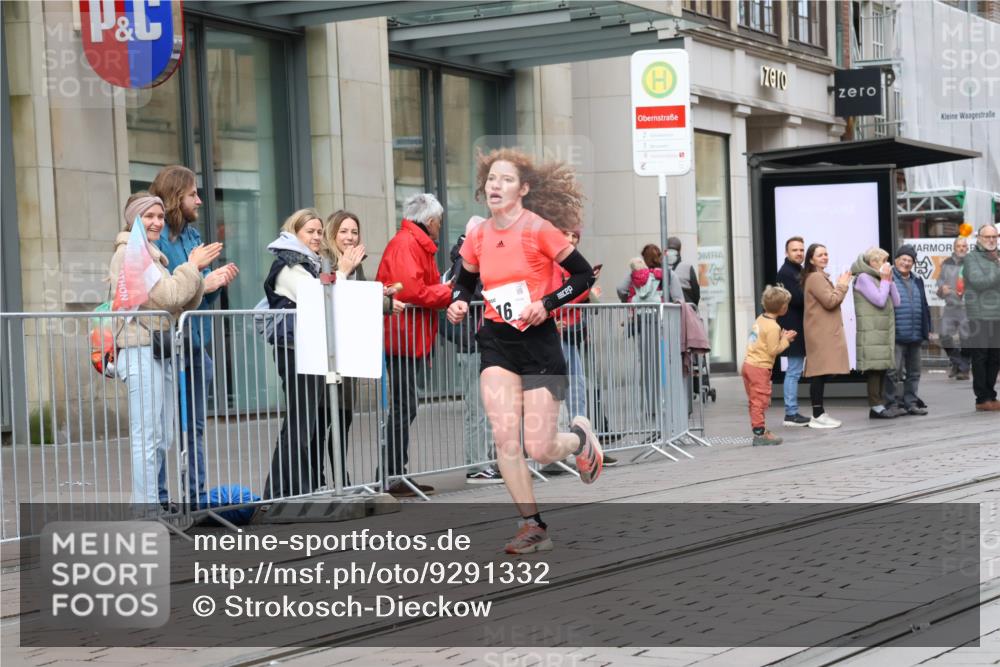05.10.2025 - 20. swb-Marathon Bremen Strokosch-Dieckow http://msf.ph/oto/9291332 05.10.2025 12:39:03 Ziel 16, 16 meine-sportfotos.de