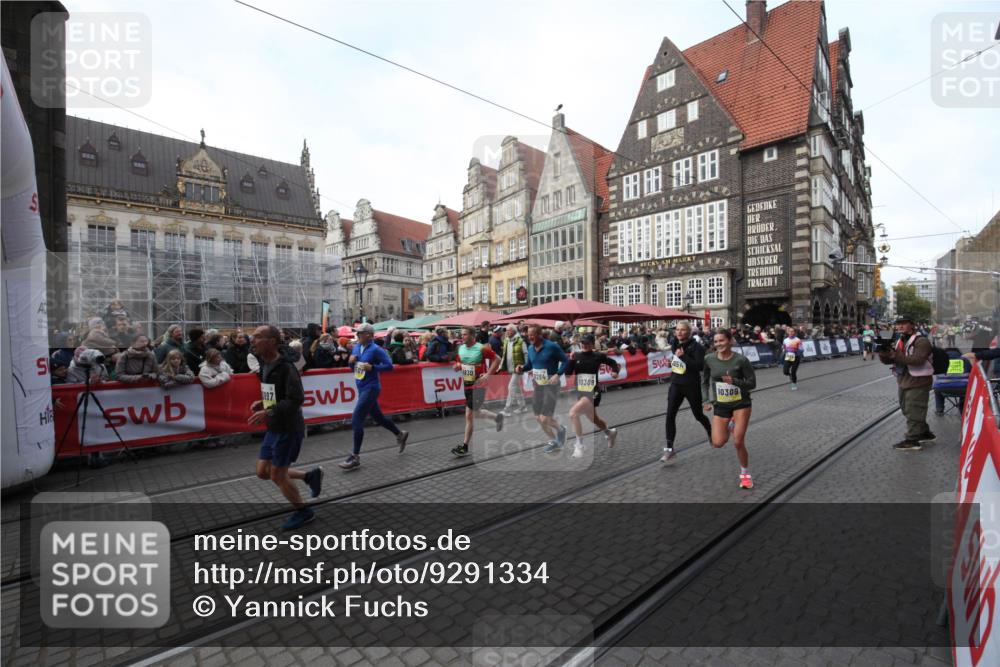 05.10.2025 - 20. swb-Marathon Bremen Yannick Fuchs http://msf.ph/oto/9291334 05.10.2025 10:52:55 Ziel 9214, 9284, 9501, 9830, 9985, 10308, 10309, 10514, 10997 meine-sportfotos.de