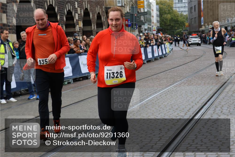 05.10.2025 - 20. swb-Marathon Bremen Strokosch-Dieckow http://msf.ph/oto/9291360 05.10.2025 11:26:22 Ziel 9352, 11326 meine-sportfotos.de