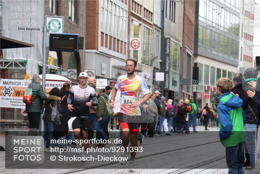 05.10.2025 - 20. swb-Marathon Bremen Strokosch-Dieckow http://msf.ph/oto/9291393 05.10.2025 12:39:37 Ziel 964, 1528, 964, 1528 meine-sportfotos.de