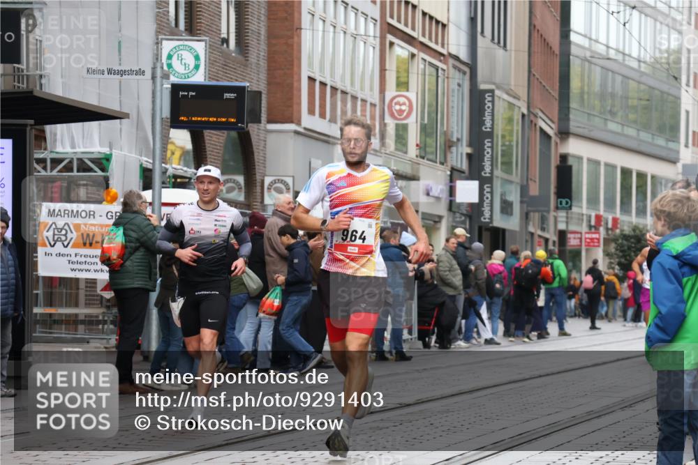 05.10.2025 - 20. swb-Marathon Bremen Strokosch-Dieckow http://msf.ph/oto/9291403 05.10.2025 12:39:37 Ziel 964, 1528, 964, 1528 meine-sportfotos.de