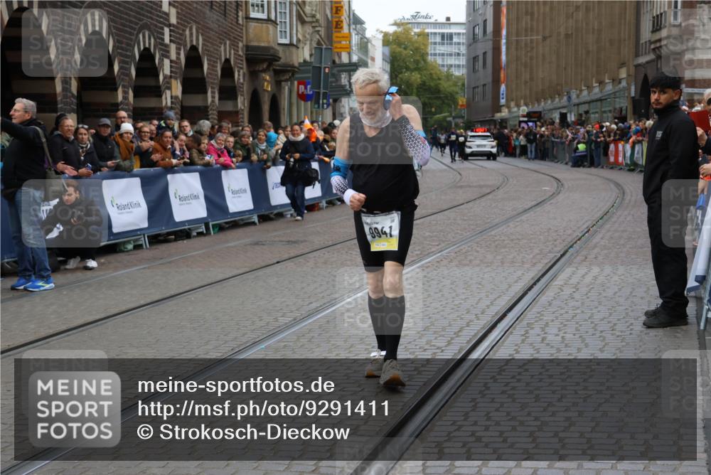 05.10.2025 - 20. swb-Marathon Bremen Strokosch-Dieckow http://msf.ph/oto/9291411 05.10.2025 11:26:27 Ziel 9941 meine-sportfotos.de