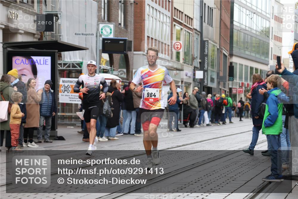05.10.2025 - 20. swb-Marathon Bremen Strokosch-Dieckow http://msf.ph/oto/9291413 05.10.2025 12:39:38 Ziel 964, 1528, 2138, 964, 1528, 2138 meine-sportfotos.de