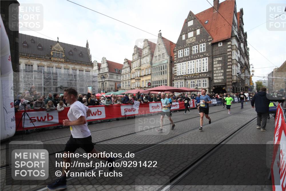 05.10.2025 - 20. swb-Marathon Bremen Yannick Fuchs http://msf.ph/oto/9291422 05.10.2025 10:53:16 Ziel 9449, 9703, 9834, 10242, 10349, 10460, 10466, 10958, 11377, 11512 meine-sportfotos.de