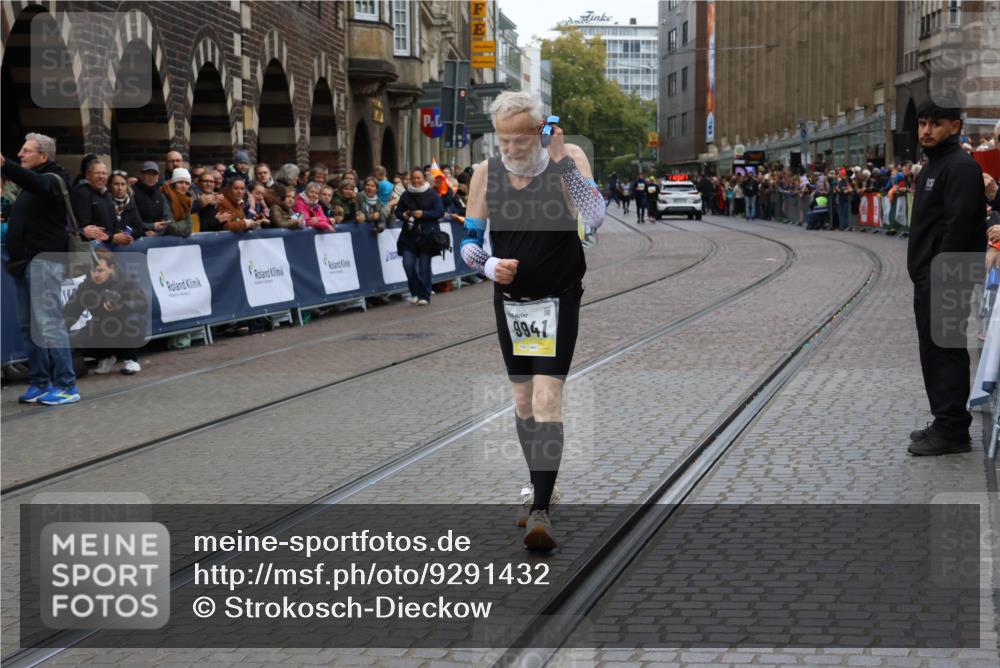 05.10.2025 - 20. swb-Marathon Bremen Strokosch-Dieckow http://msf.ph/oto/9291432 05.10.2025 11:26:27 Ziel 9941 meine-sportfotos.de