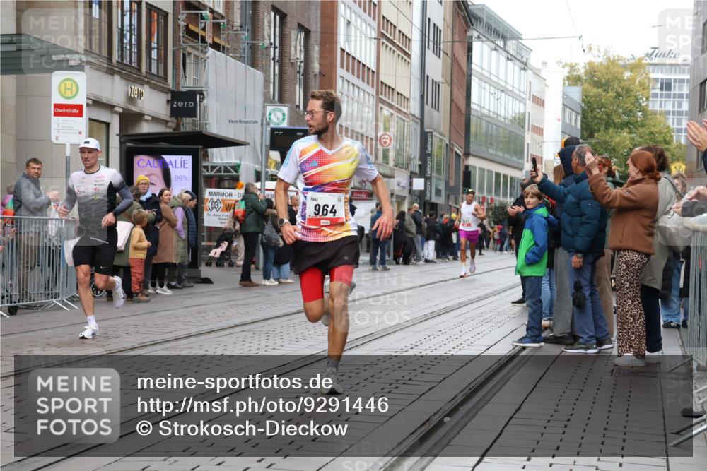 05.10.2025 - 20. swb-Marathon Bremen Strokosch-Dieckow http://msf.ph/oto/9291446 05.10.2025 12:39:40 Ziel 964, 1528, 1714, 2138, 964, 1528, 1714, 2138 meine-sportfotos.de